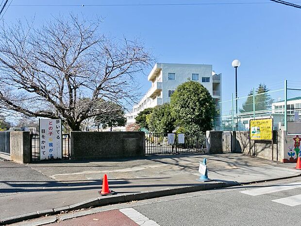 日野市立南平小学校　距離約350m
