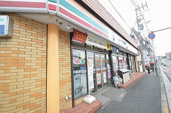 セブンイレブン　横浜小机町店　距離約250m