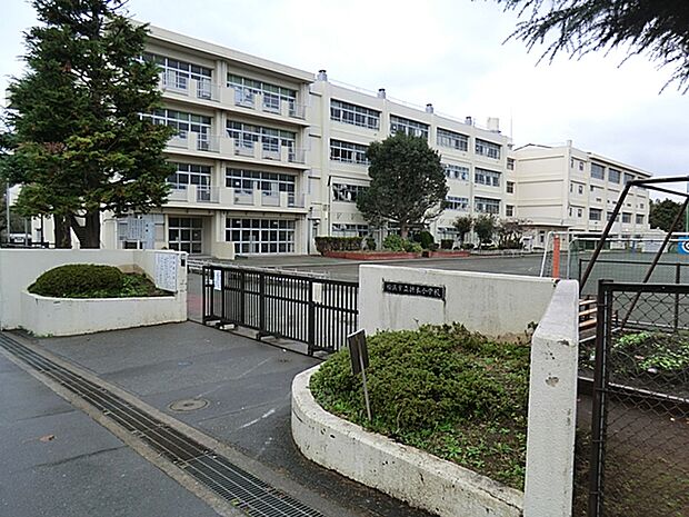 横浜市立折本小学校　距離約450m