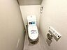トイレ：清潔感のあるシンプルなトイレ空間です