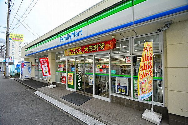 ファミリーマート　相模大野三丁目店　距離約700m