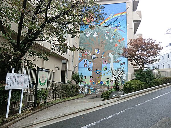 横浜市立青木小学校まで約600m