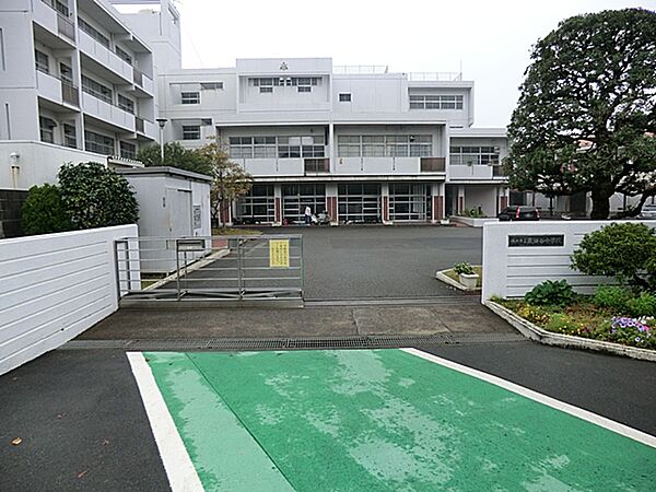 横浜市立栗田谷中学校まで約1100m