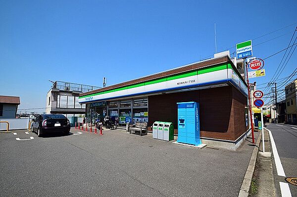 ファミリーマート　横浜神大寺一丁目店まで約2000m