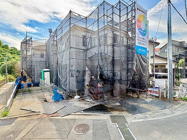 建築中の住宅の外観周囲は住宅街で日当たり良好