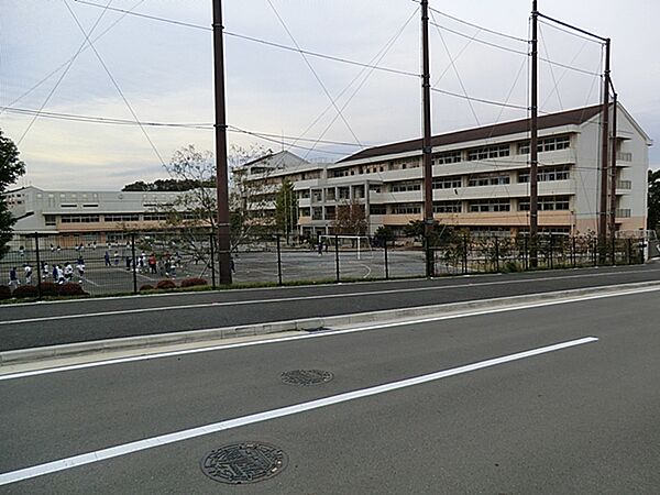 横浜市立十日市場中学校まで約2000m