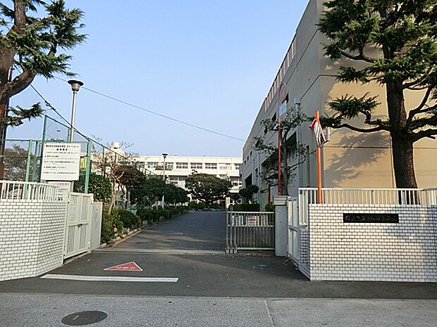 横浜市立中和田中学校 距離約1300m