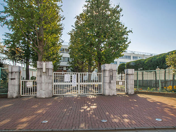 狛江市立狛江第三中学校 距離約1700m