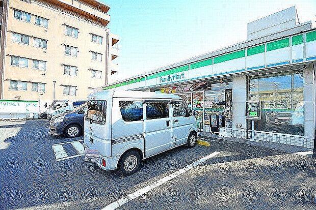 ファミリーマート 稲城矢野口店 距離約1100m