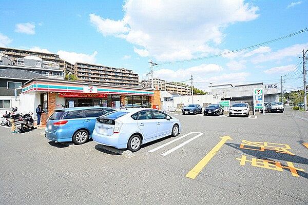 セブンイレブン　川崎犬蔵2丁目店　距離約350m
