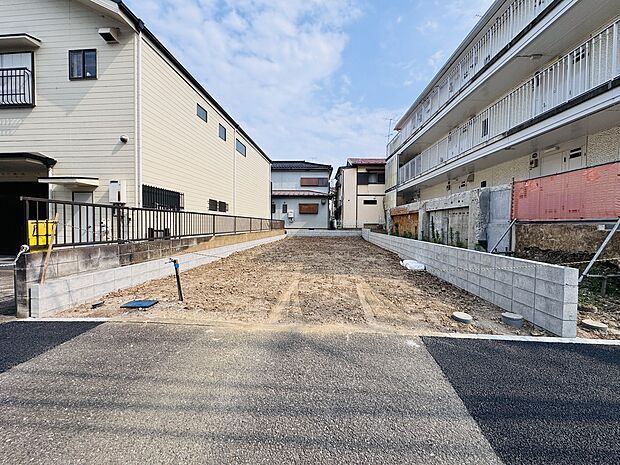 住宅街にある更地の土地物件です