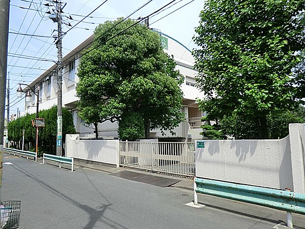 府中市立新町小学校 距離約250m