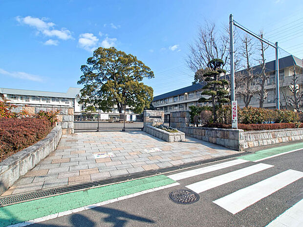 相模原市立新磯小学校　距離約350m