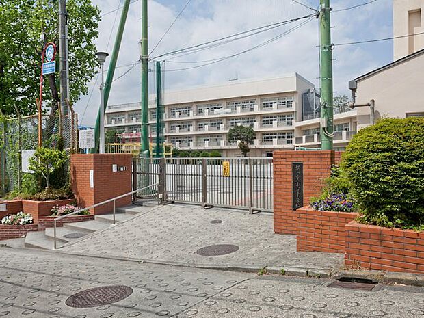 横浜市立市ケ尾小学校 距離約800m
