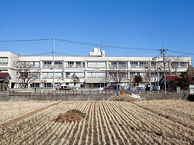 稲城市立稲城第六小学校まで約300m