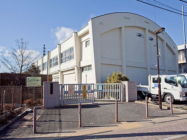 稲城市立稲城第一中学校まで約1250m