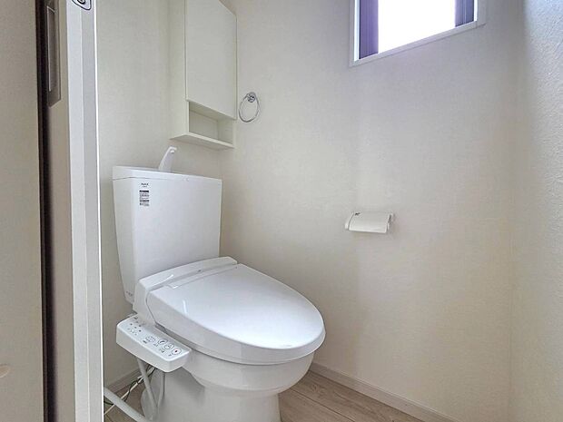 清潔感のあるシンプルなトイレ空間