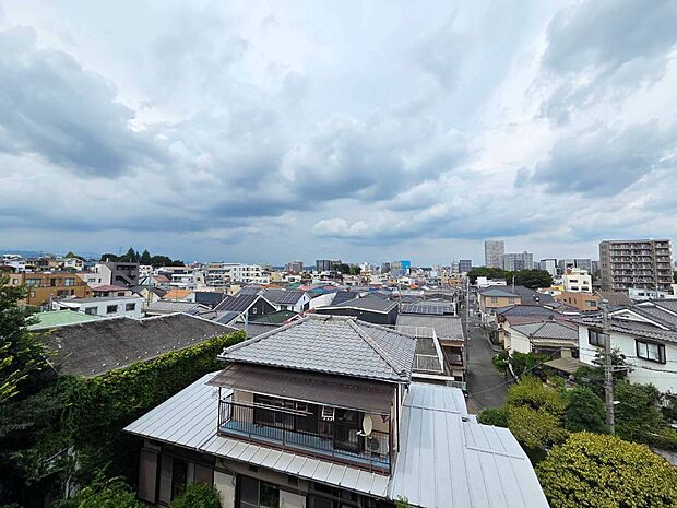住宅街を見渡せる物件の眺望です