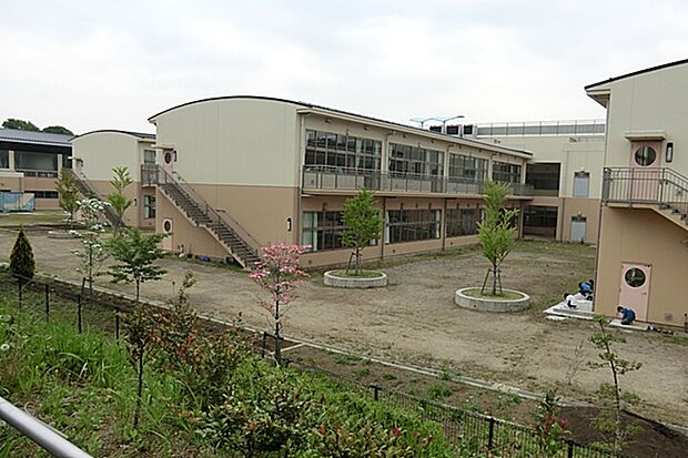 八王子市立みなみ野君田小学校 距離約700m