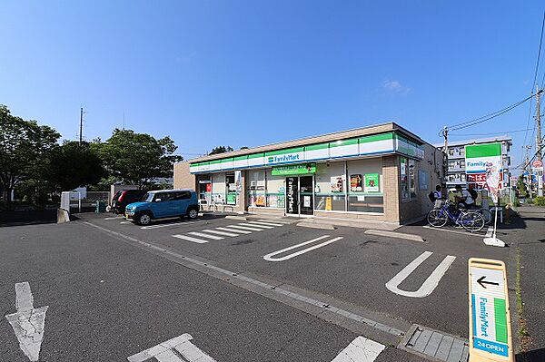 ファミリーマート　八王子下柚木二丁目店まで約1300m