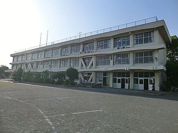 日野市立滝合小学校 距離約340m