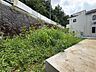その他：緩やかな傾斜地にある未開拓の敷地です