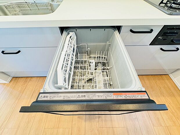 ビルトイン式食洗機を標準完備した、機能性に優れたシステムキッチン