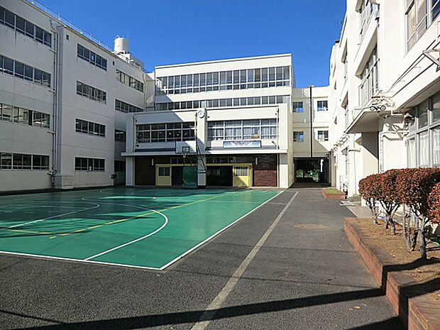 横浜市立日吉台西中学校　距離約1500m