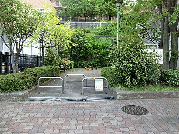 能ヶ谷りす児童公園　距離約750m