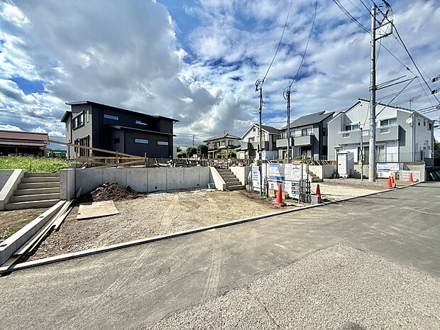 住宅が建ち並ぶ前の造成地の様子です