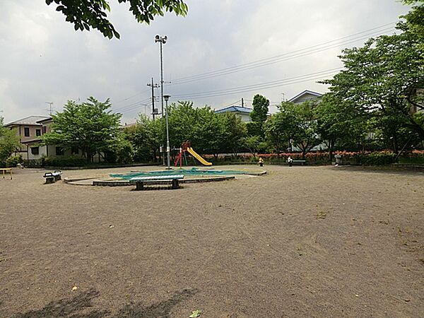 若葉台カタクリ公園　距離約1200m