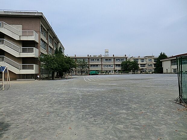 川崎市立玉川小学校まで約600m