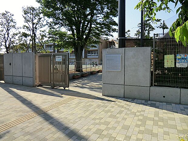 世田谷区給田小学校まで約850m