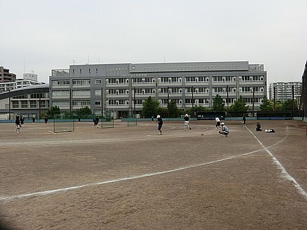 川崎市立富士見中学校　距離約450m
