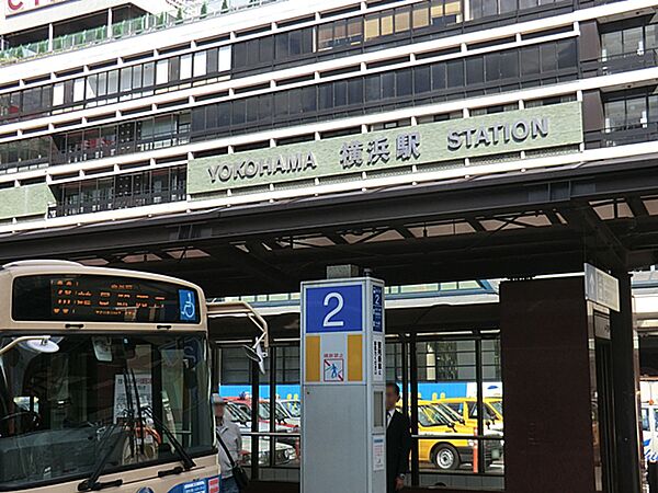 「横浜」駅　距離約1100m