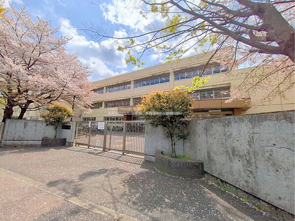 町田市立本町田ひなた小学校まで約1500m