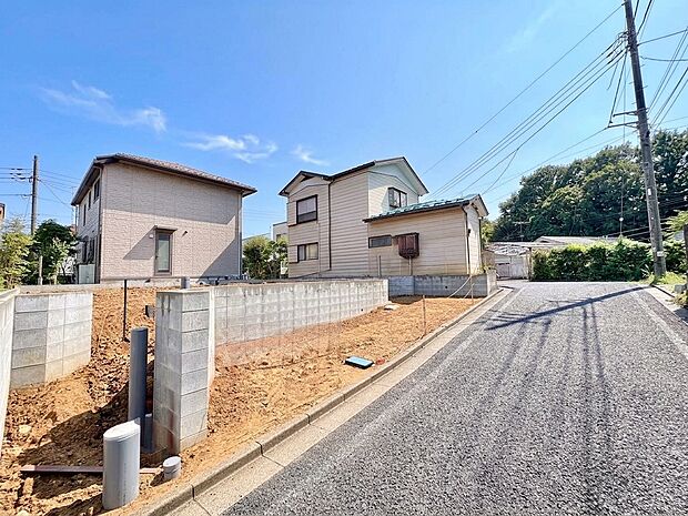 住宅街の一角にある新築用地の外観