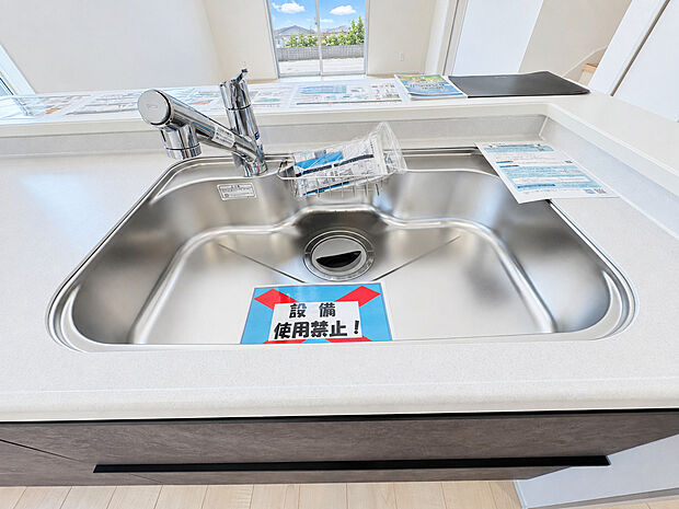 キッチンで場所を取らない、一体型浄水器を完備