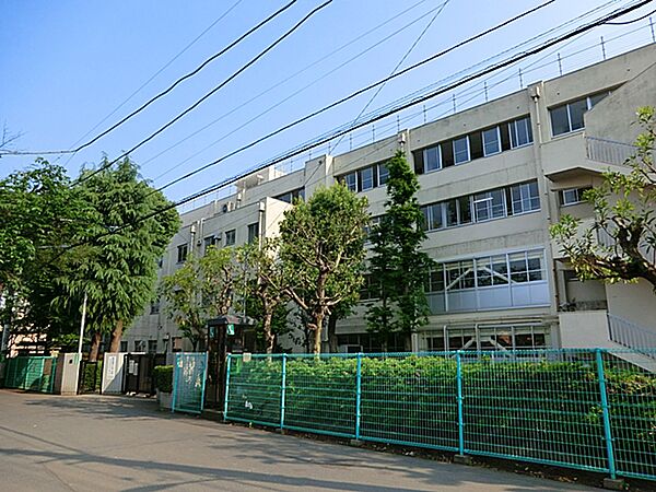 調布市立上ノ原小学校まで約700m