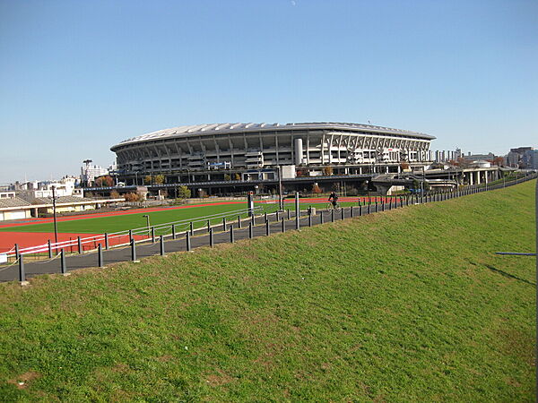 新横浜公園　距離約2600m
