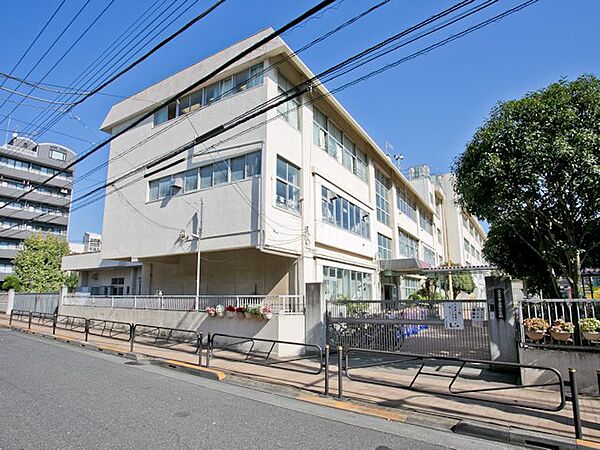 八王子市立第一小学校　距離約470m
