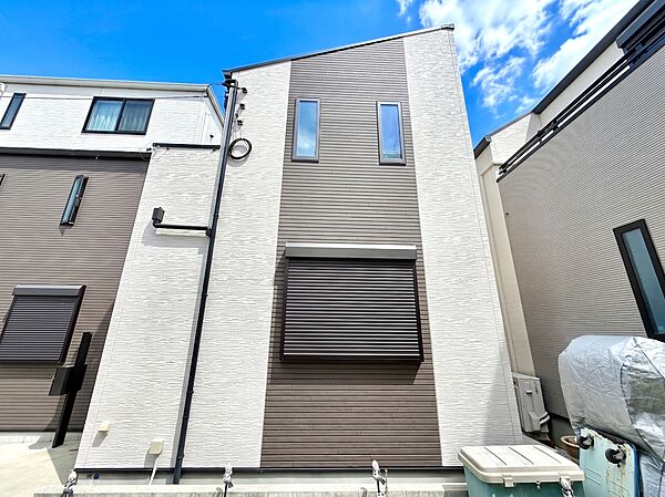2階建ての住宅外観、シンプルなデザインです