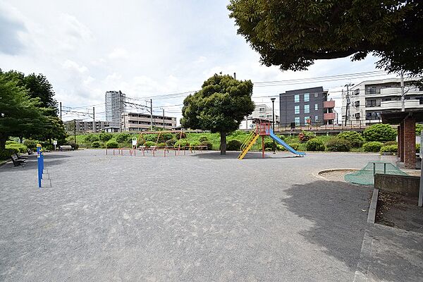 長津田第二公園　距離約110m