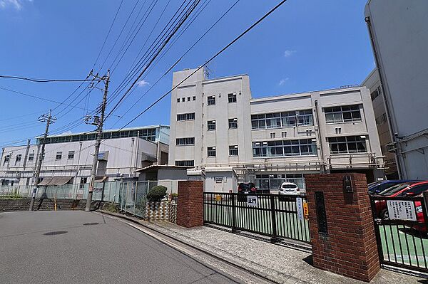 横浜市立青葉台小学校　距離約500m