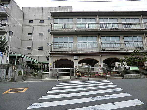 横浜市立老松中学校　距離約650m