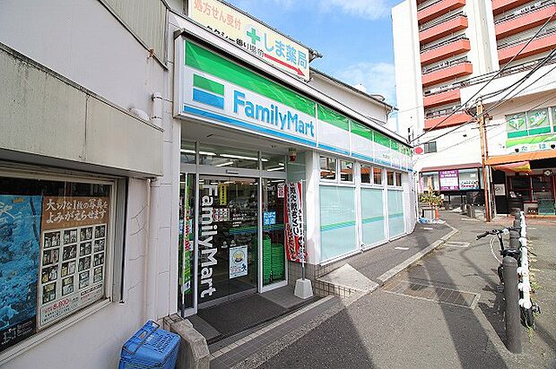 ファミリーマート　柿生駅前店　距離約500m