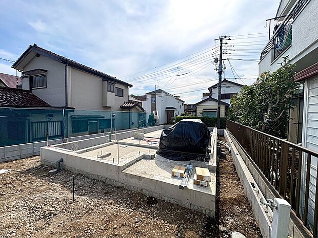 建築基礎が施工中の住宅用地