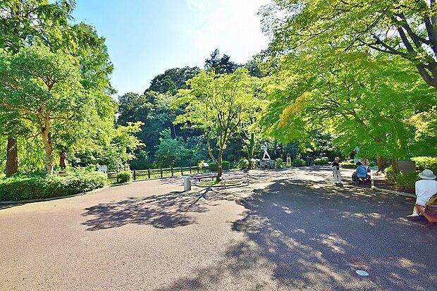 片倉城跡公園 距離約350m