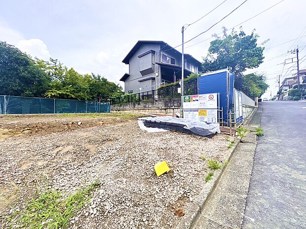 住宅地の整地された土地の様子