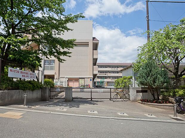 横浜市立森の台小学校まで約1800m